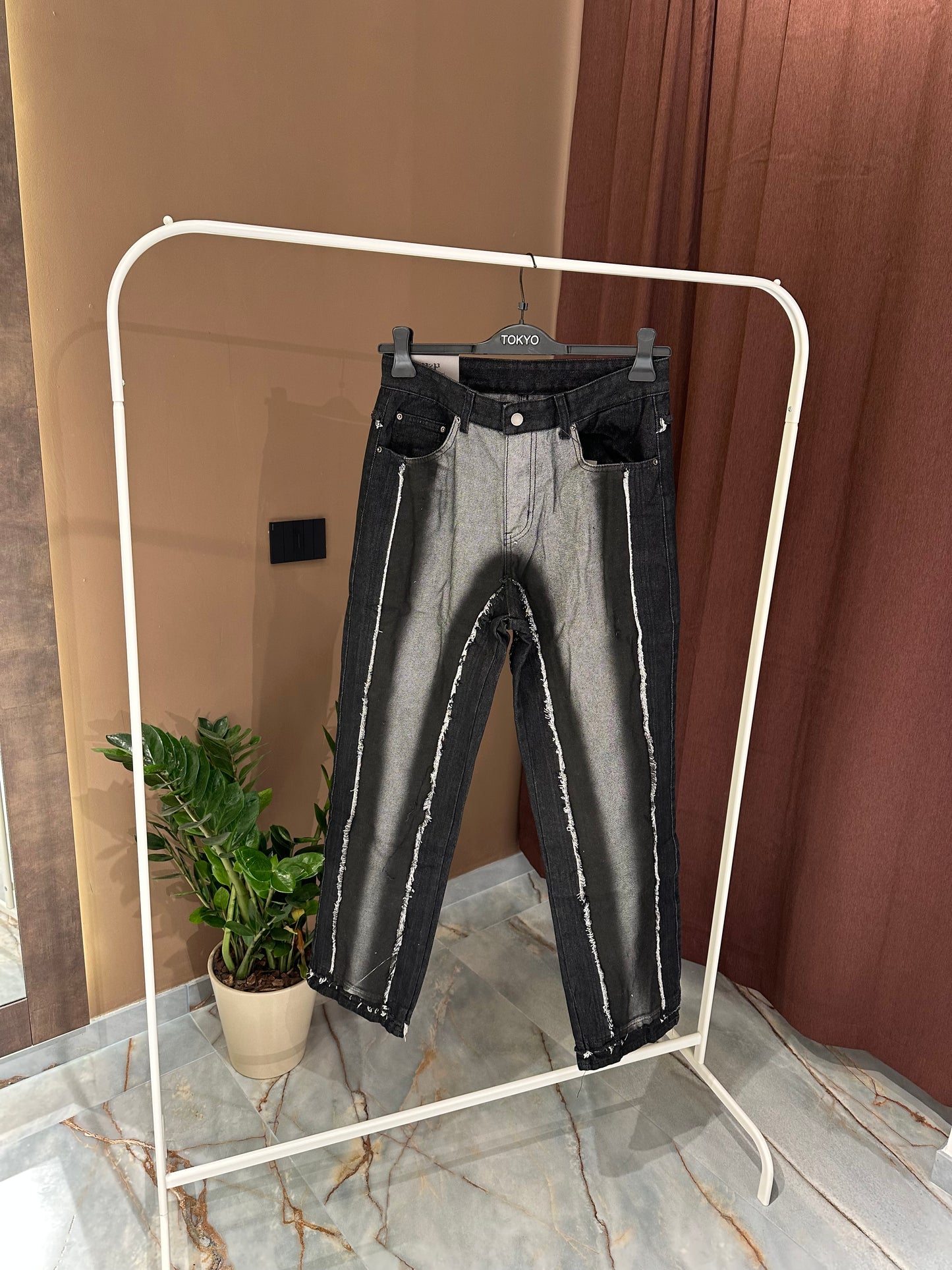 BAGGY BLACK