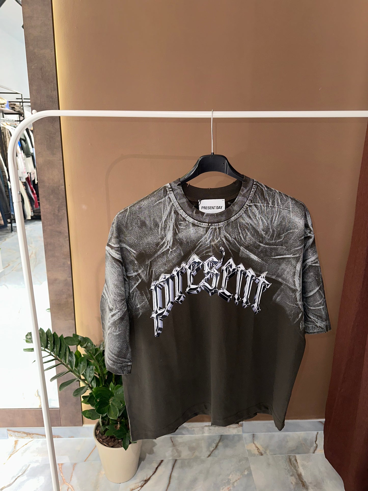 T SHIRT PRESENT SPECCHIO