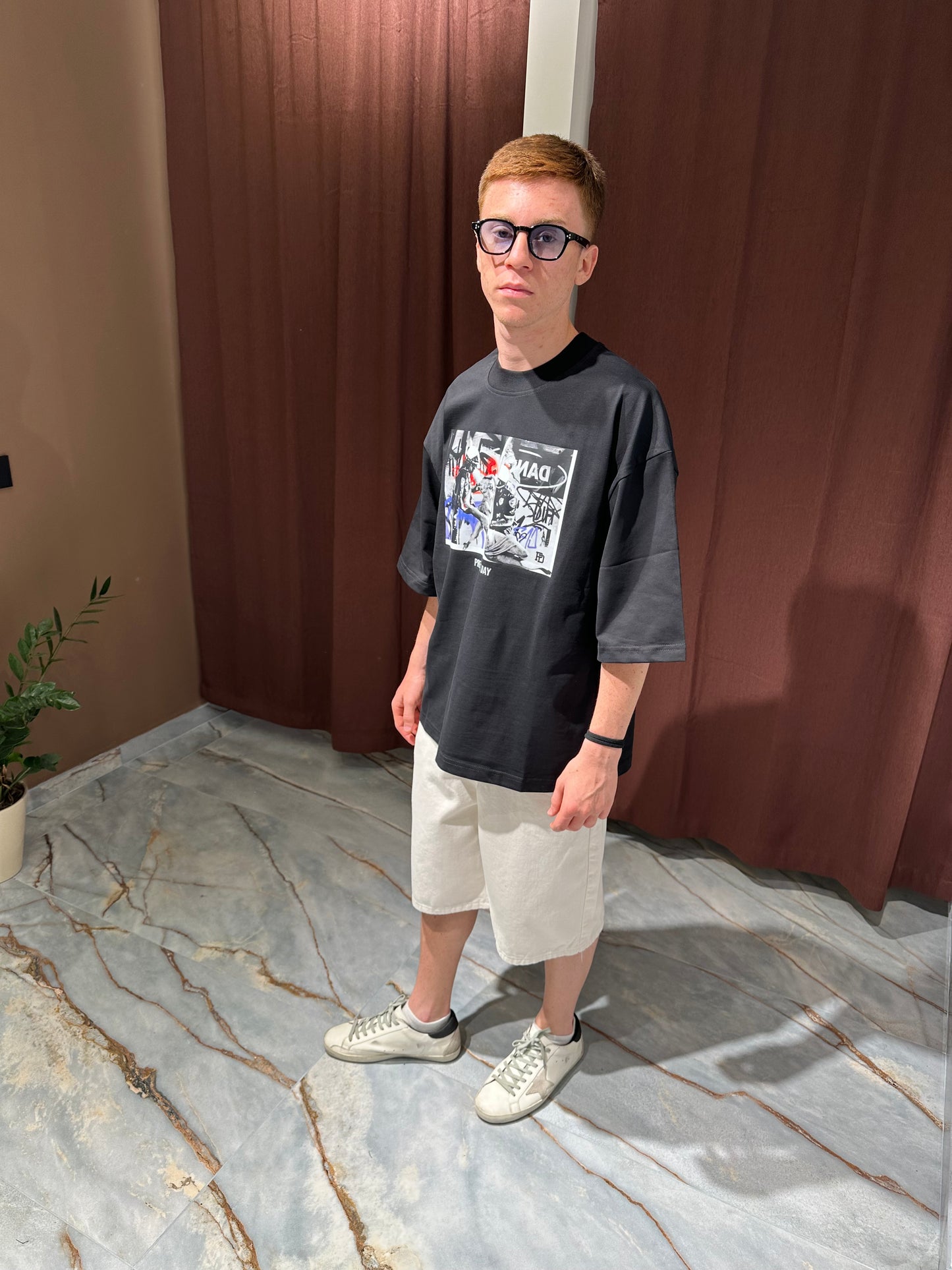 T SHIRT PRESENT