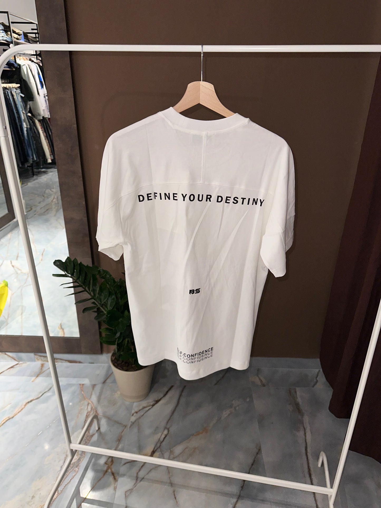 T SHIRT CONFIDENCE