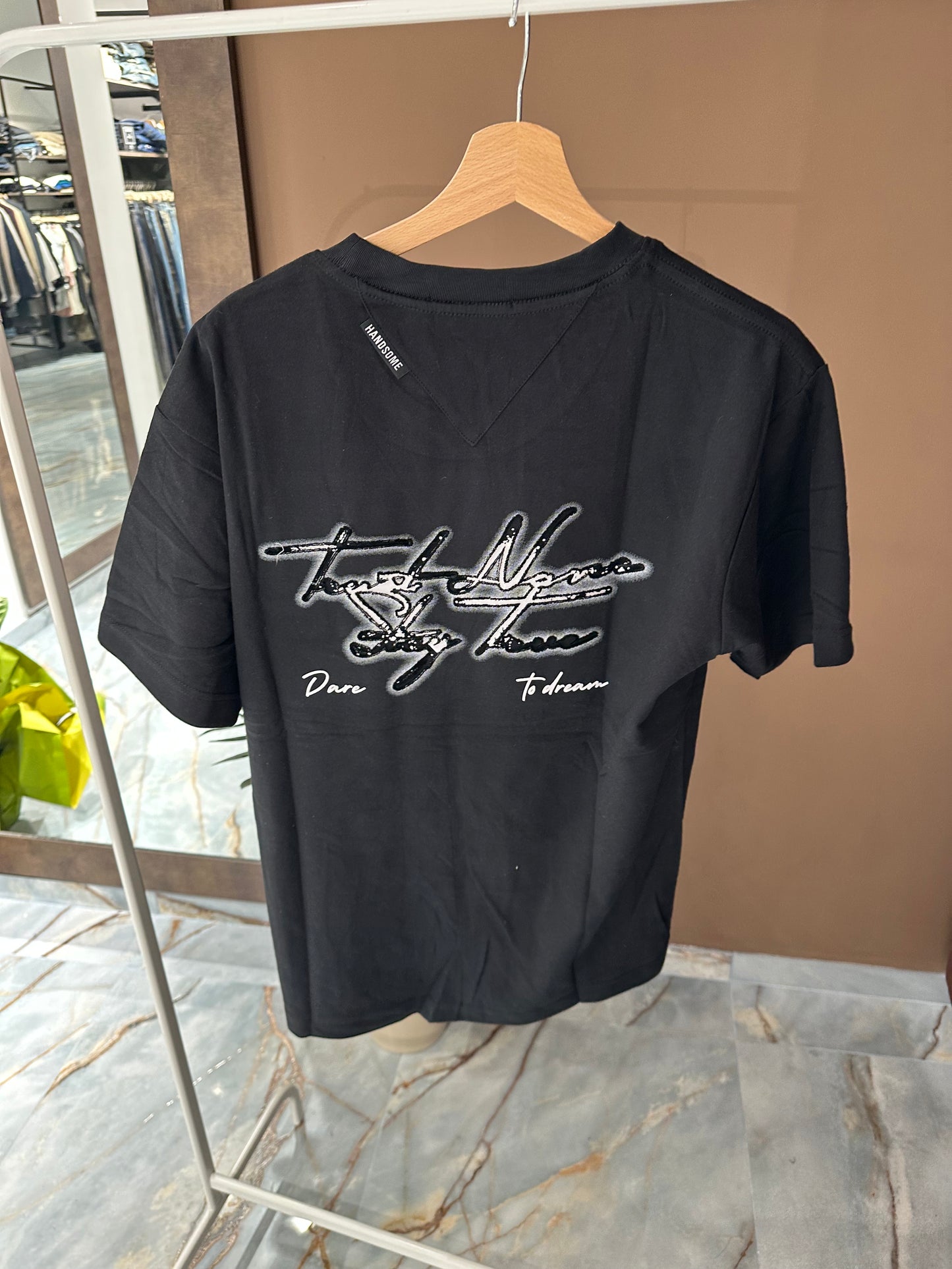T SHIRT DARE TO DREAM