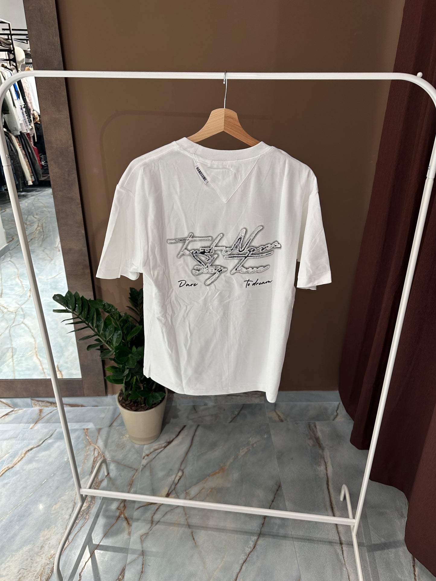 T SHIRT DARE TO DREAM