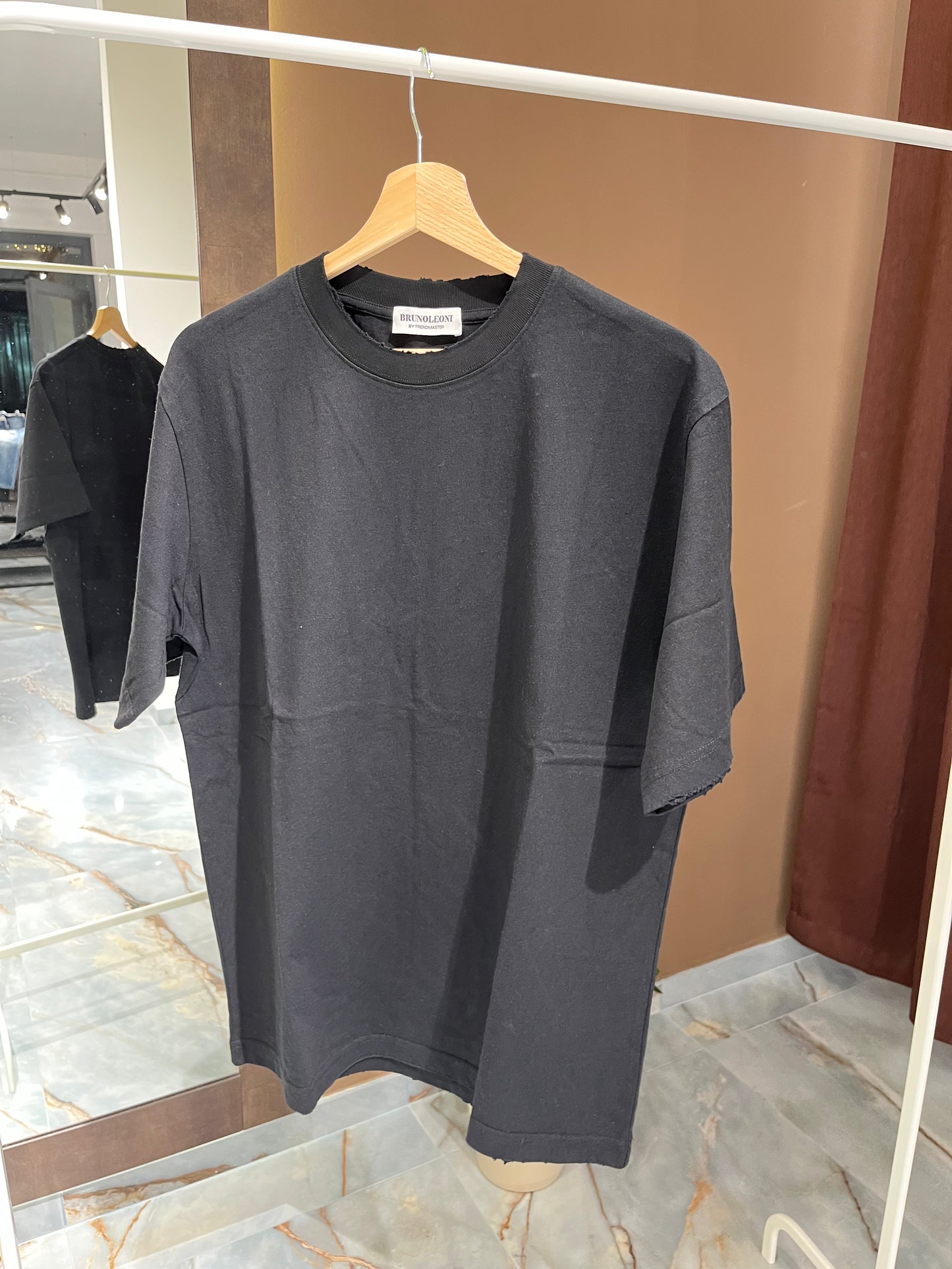 T SHIRT BLACK