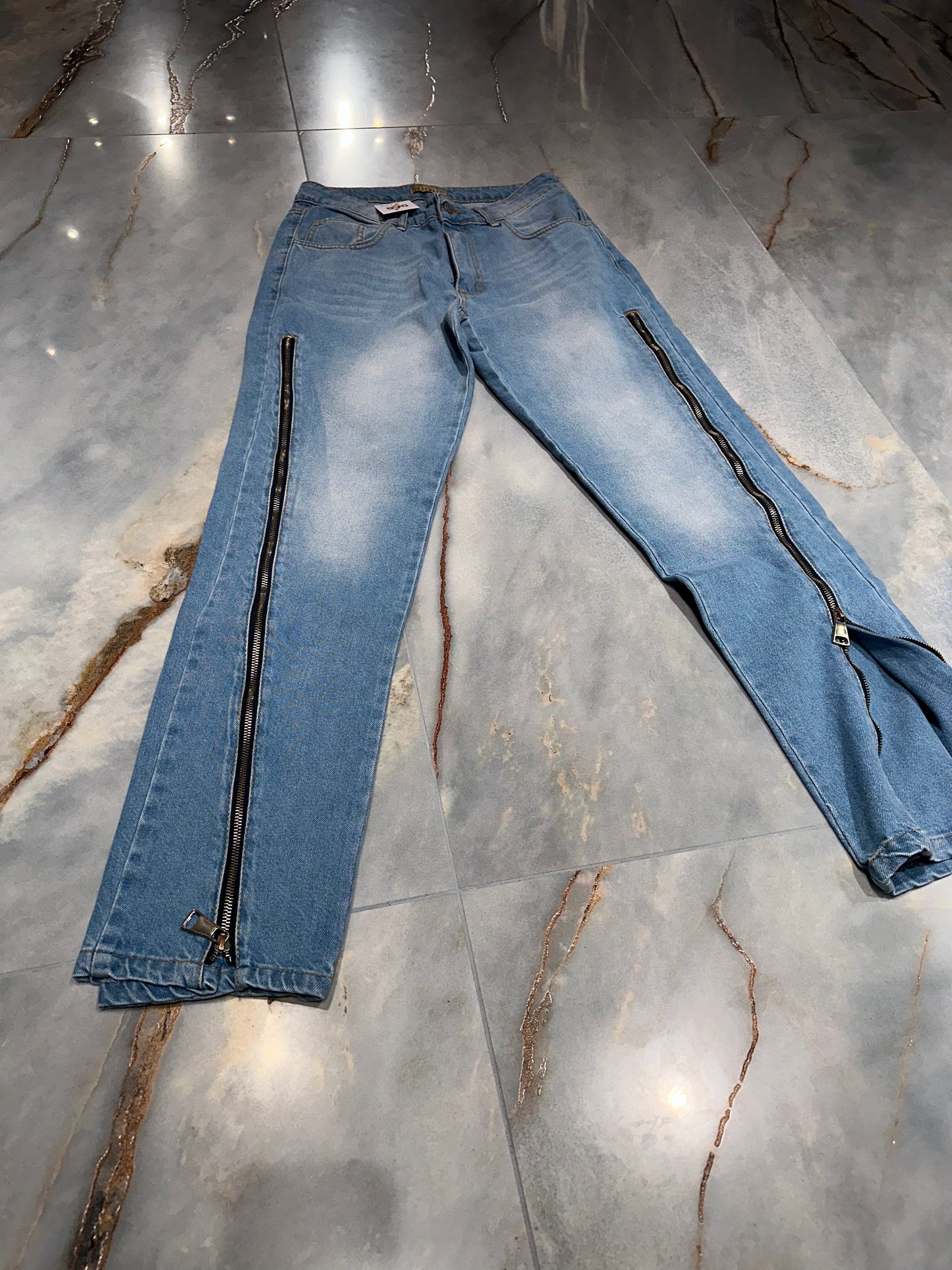 JEANS CON ZIP
