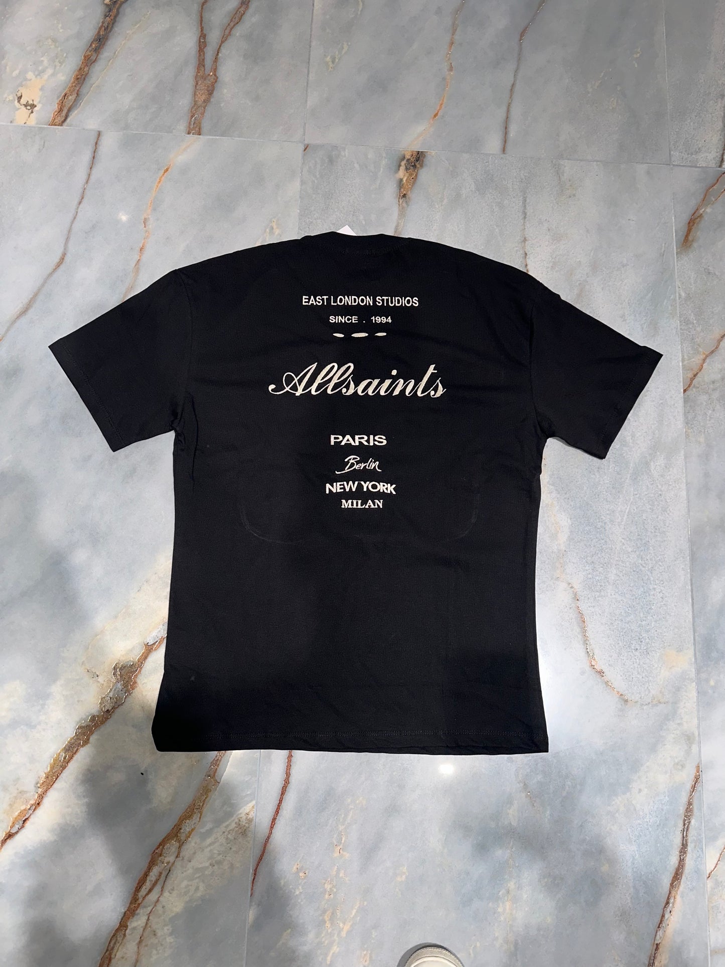 T SHIRT BLACK CON RICAMO ORO