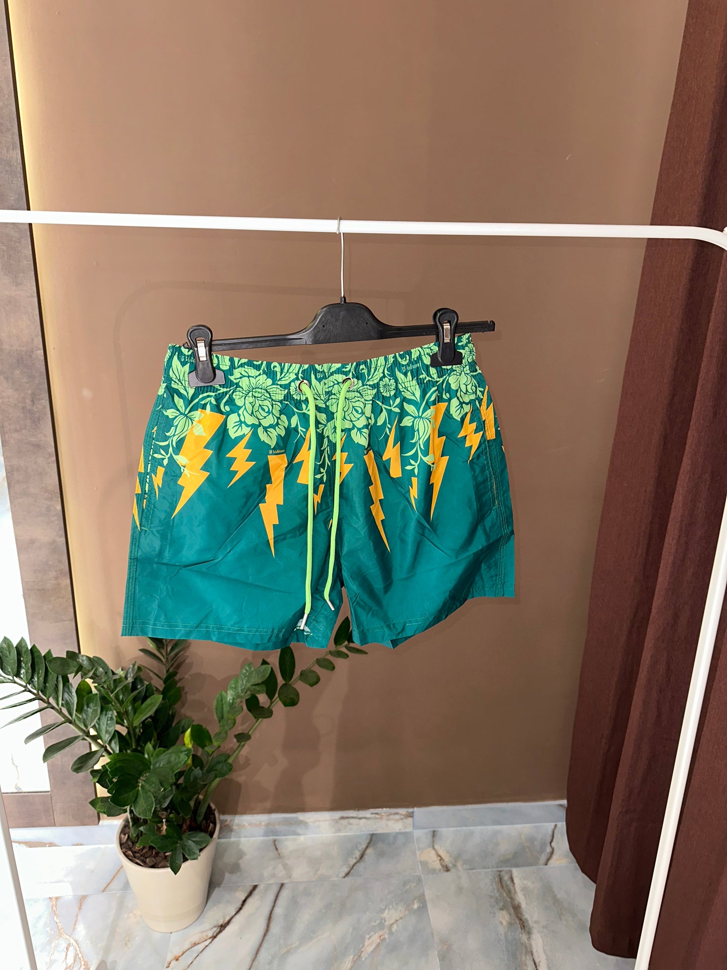 COSTUME M.NEIL BA**ETT