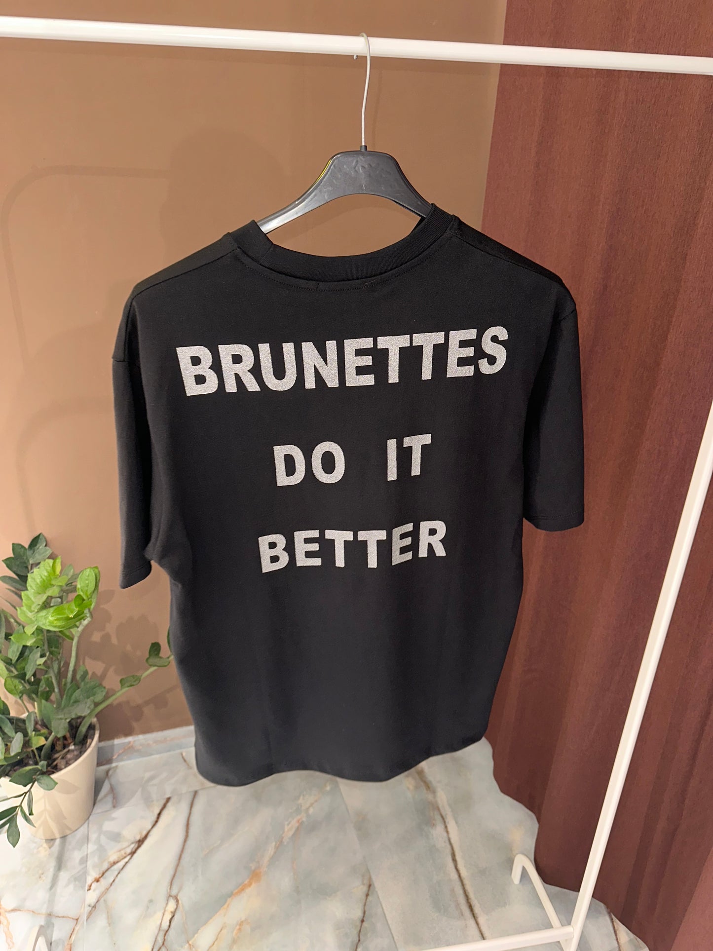 T SHIRT BRUNETTES
